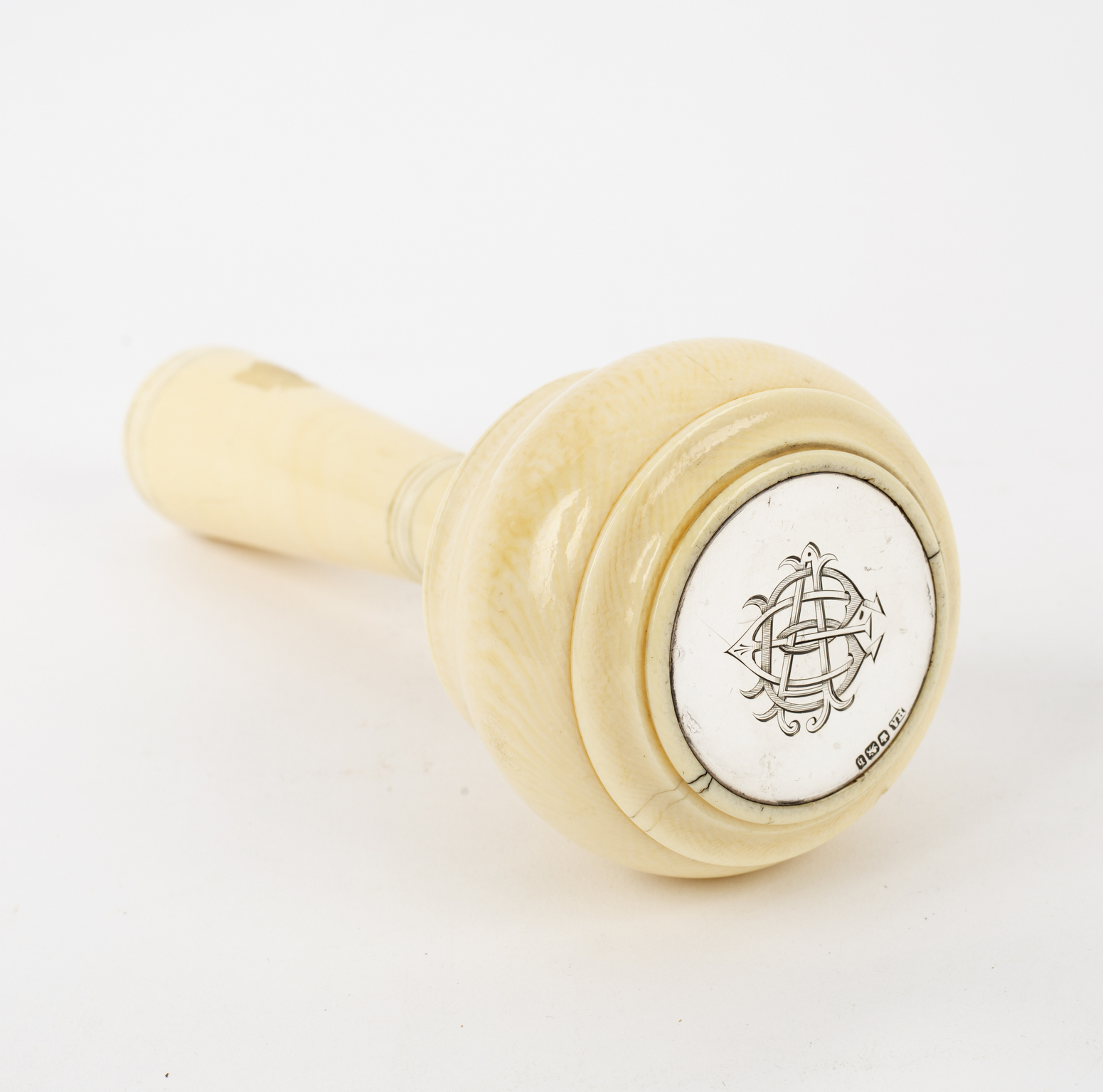 An ivory mallet, the silver mount Sheffield 1898, with monogram on the plate below, - Bild 2 aus 2