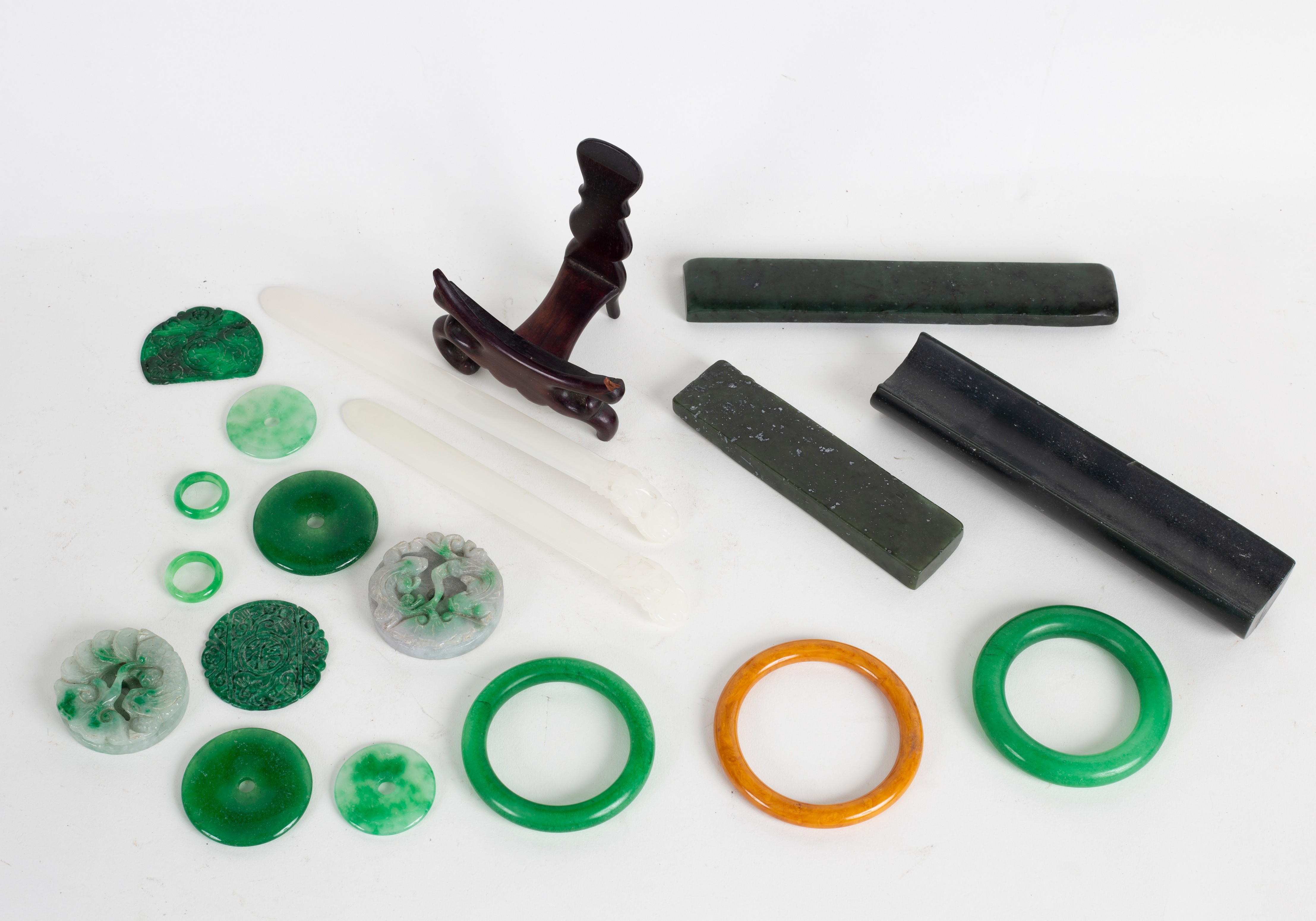 A quantity of modern Chinese jade items including rings, letter openers etc. - Image 2 of 2