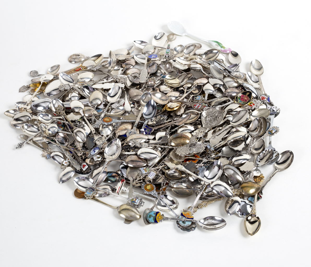 Approximately two hundred and eighty 800 standard souvenir teaspoons and other souvenir teaspoons