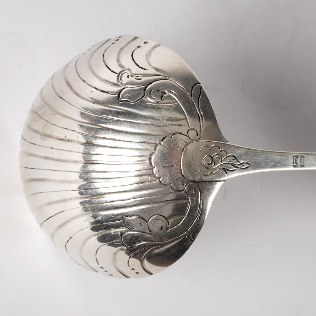 An Irish provincial hook end silver ladle, Joseph Johns, Limerick circa 1760, - Image 4 of 5