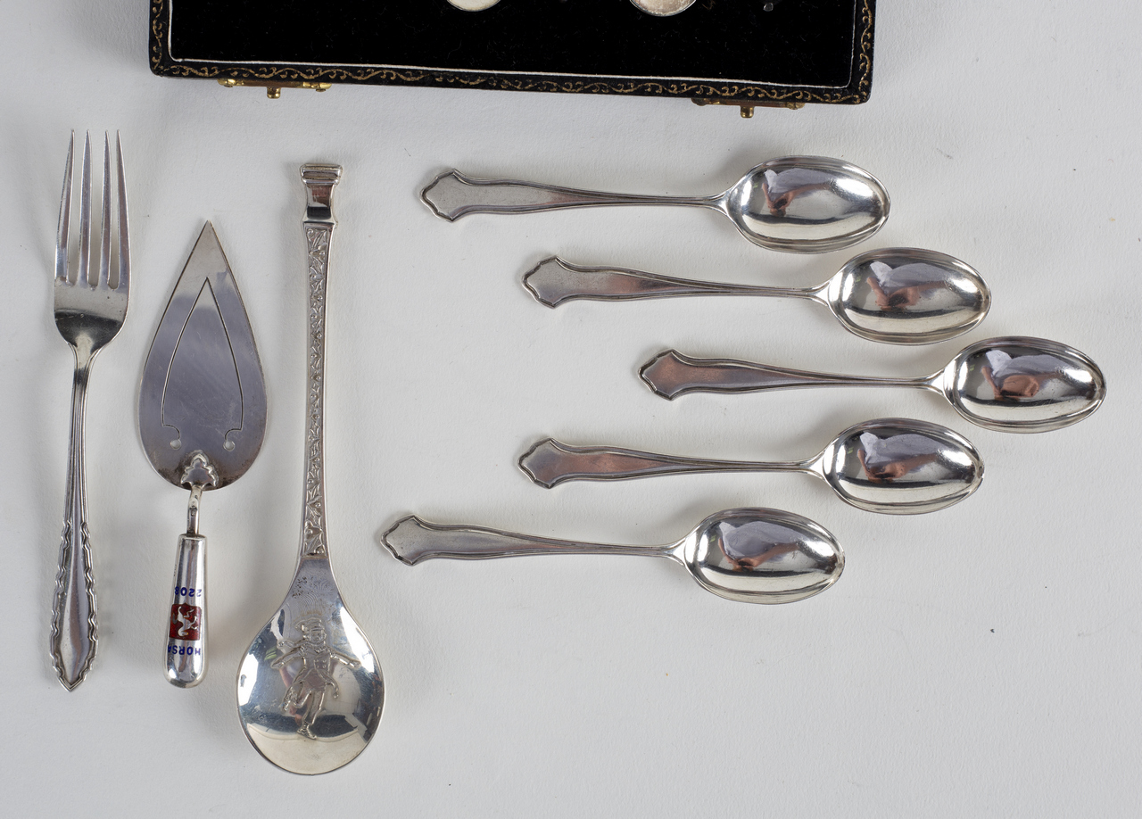 Six silver coffee spoons, SLO, Birmingham 1921, with bean finials, five silver coffee spoons, - Image 2 of 2