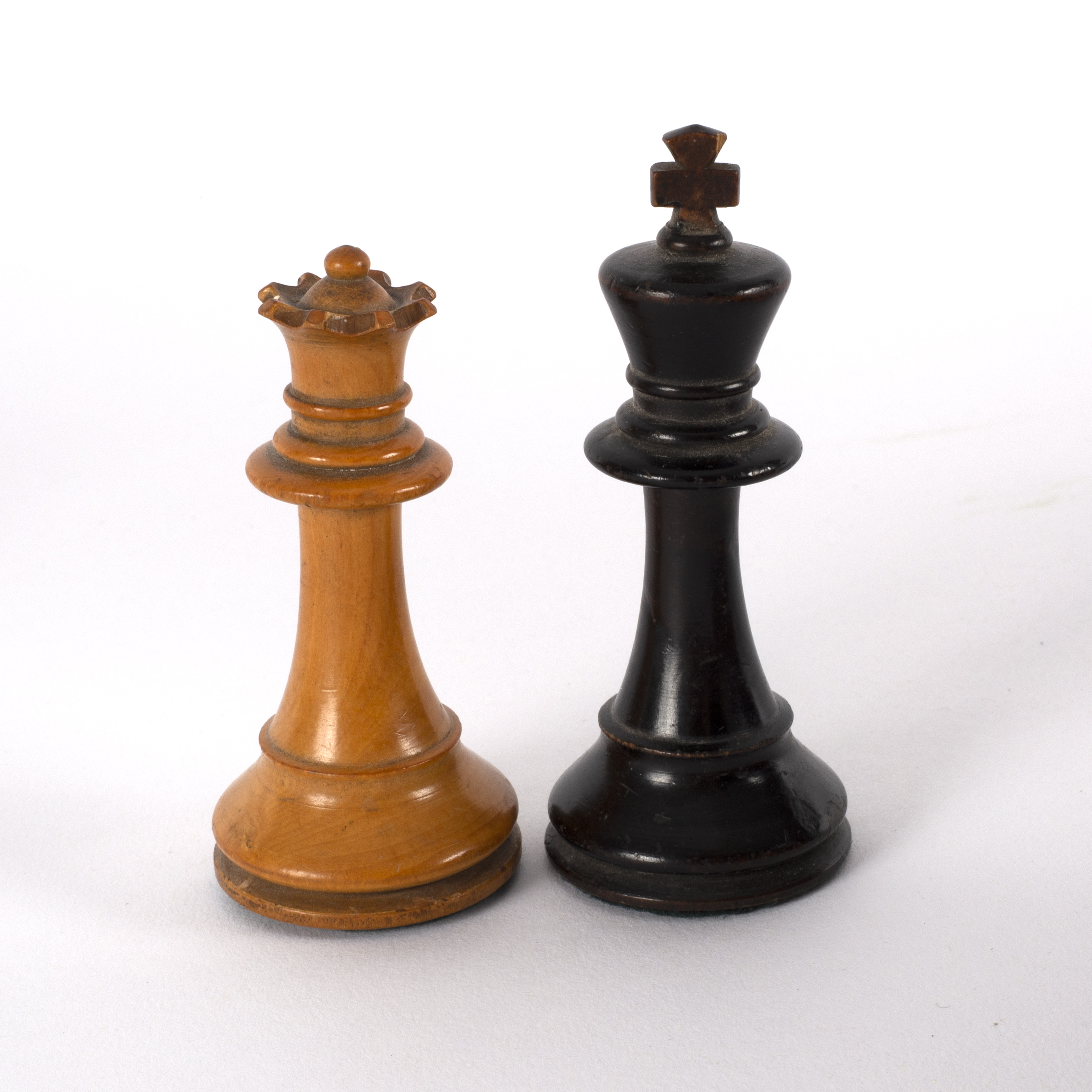 A set of boxwood and ebonised chess men, the kings 8. - Image 2 of 2