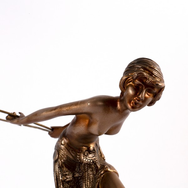 After Demetre Chiparus/Young Girl with Hoop/an Art Deco style figure with bronze colour finish on a - Bild 2 aus 2