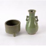 A Chinese celadon glaze vase, 17th/18th Century, 15.