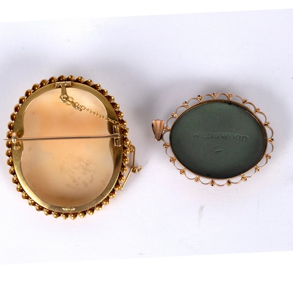 A shell cameo brooch depicting a Classical lady in profile in a 15ct gold frame, 5cm x 4. - Image 2 of 2