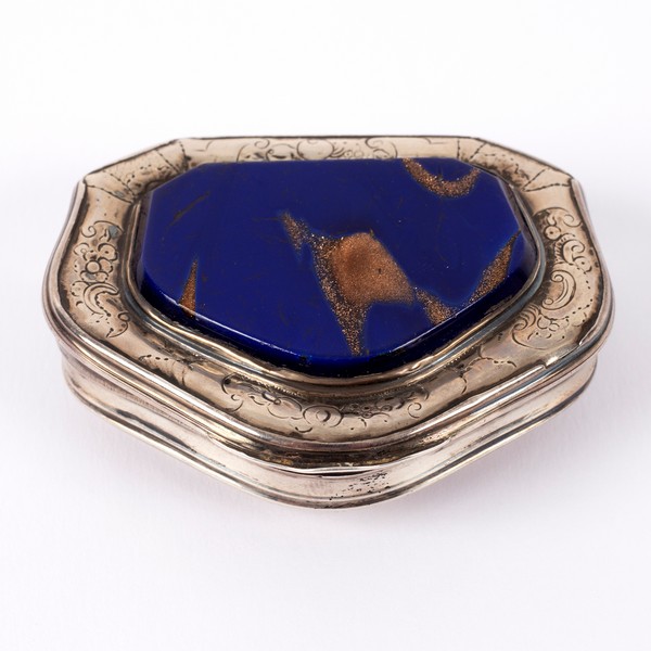 A George II silver and aventurine glass snuff box, probably Lewis Morel, London 1740, - Image 2 of 3