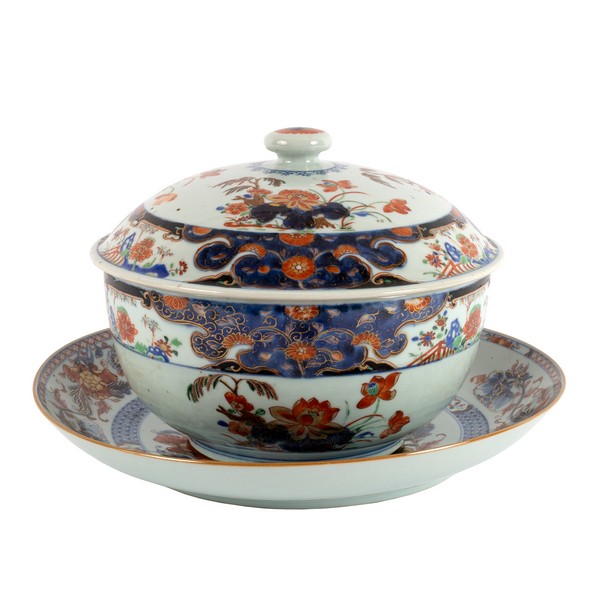 An 18th Century Chinese Imari circular tureen, cover and stand, painted in underglaze blue, - Image 2 of 2