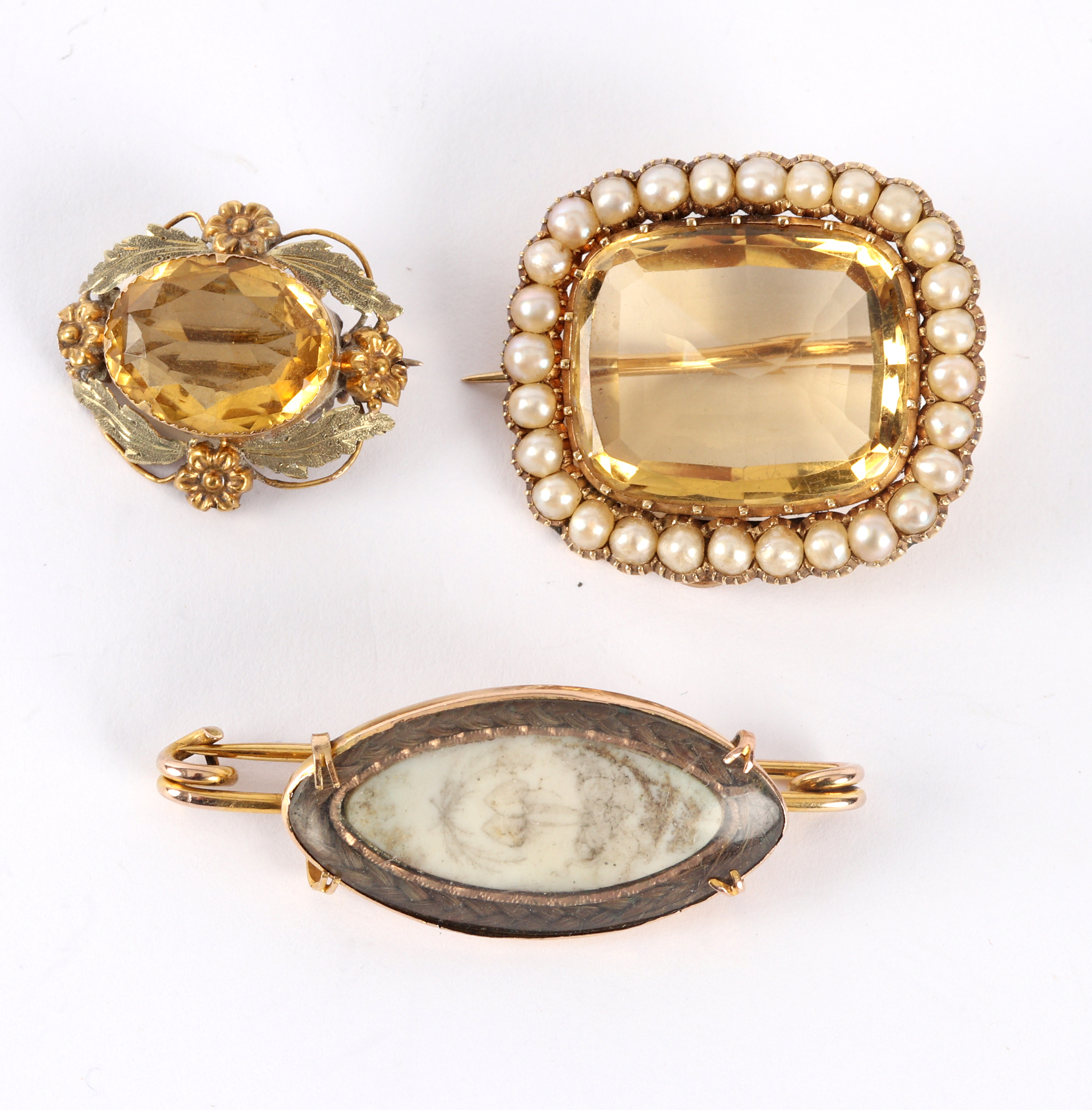 A citrine and pearl brooch, of oblong form, 3cm x 2.