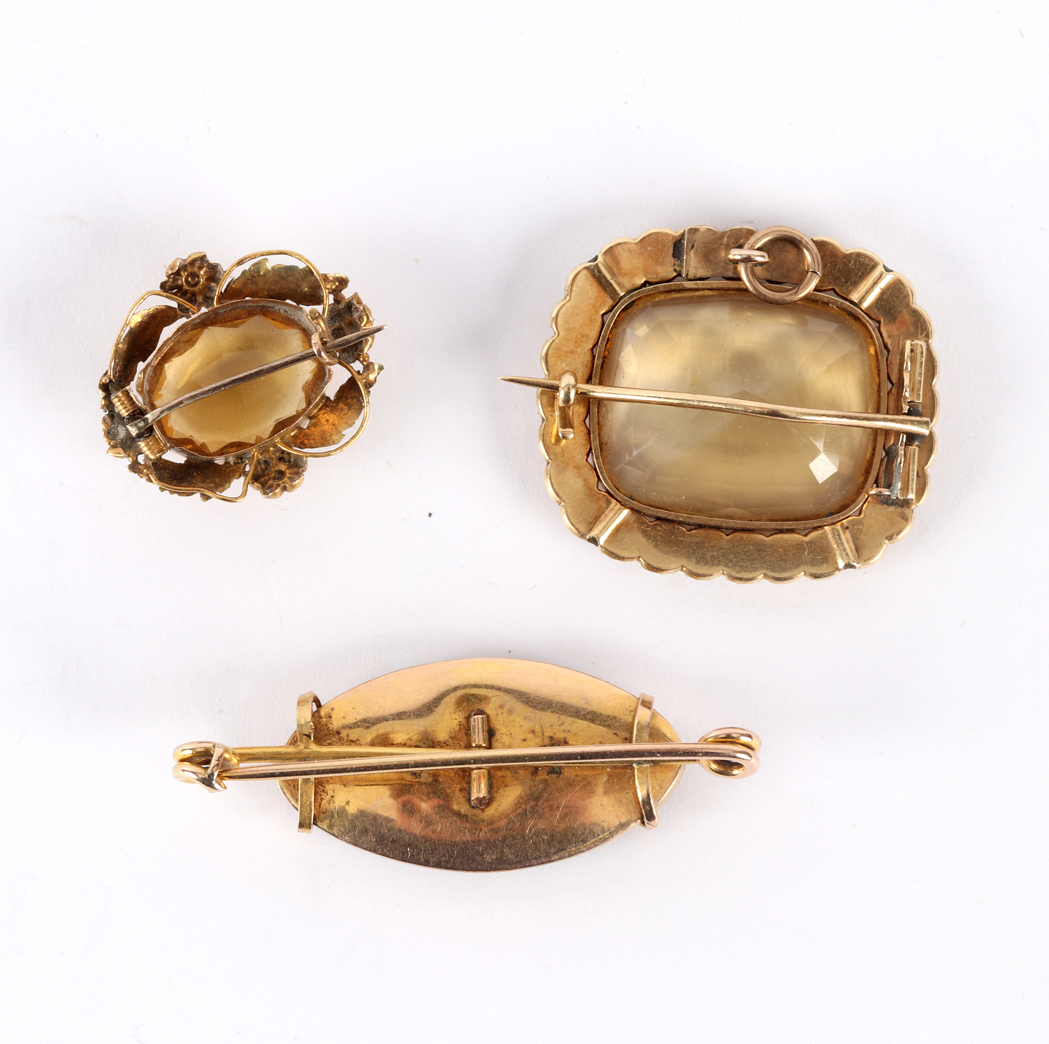 A citrine and pearl brooch, of oblong form, 3cm x 2. - Image 2 of 2