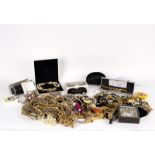 A quantity of costume jewellery