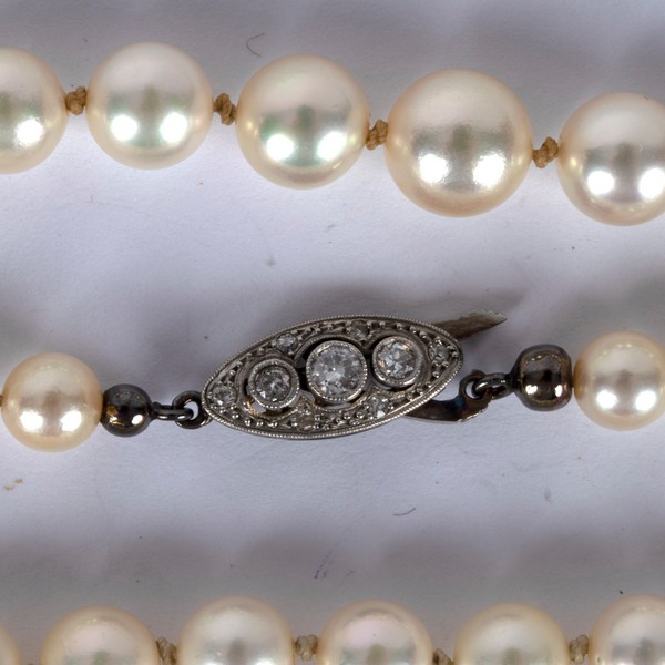 A single row of sixty-five graduated cultured pearls, 6mm to 9mm, - Image 3 of 7