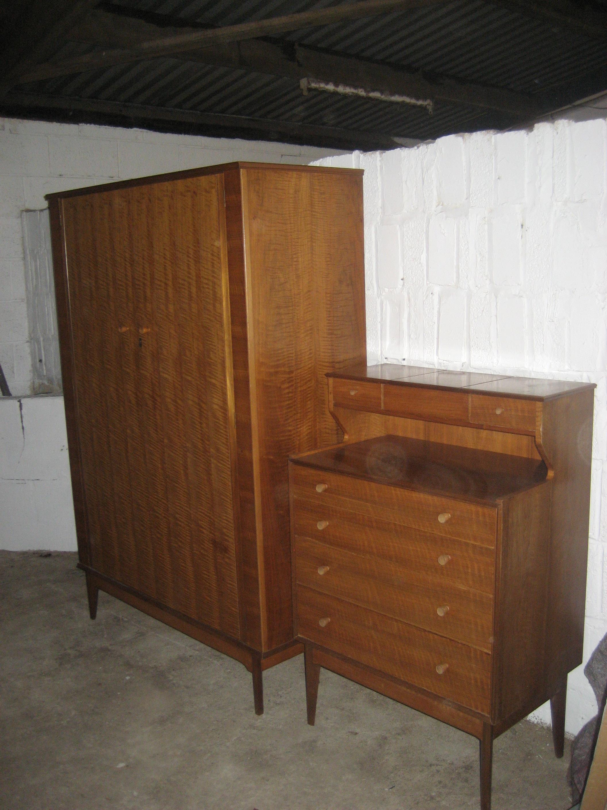An Alfred Cox mid 20th bedroom suite comprising two bedroom chests, a wardrobe, a dressing table and - Image 2 of 5