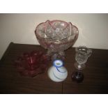 Glassware to include a cut glass centre bowl with cranberry edge (5)