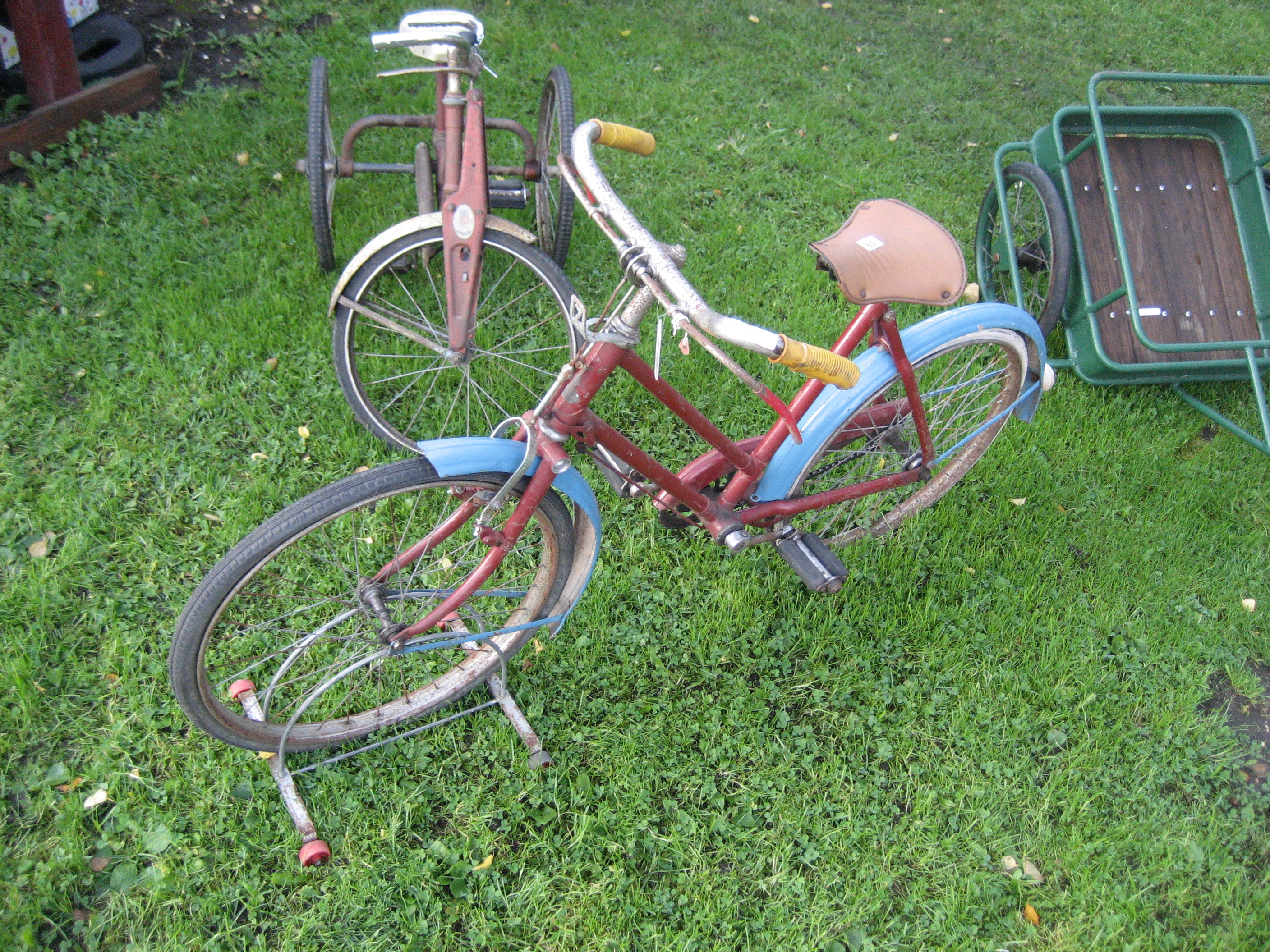 CHILD~S BICYCLE