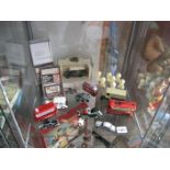 COLLECTION OF ITEMS TO INCLUDE TIN PLATE CARS ETC (1 SHELF)