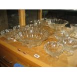 GLASS SUNDRY DISHES ETC (CONTENTS OF SHELF)