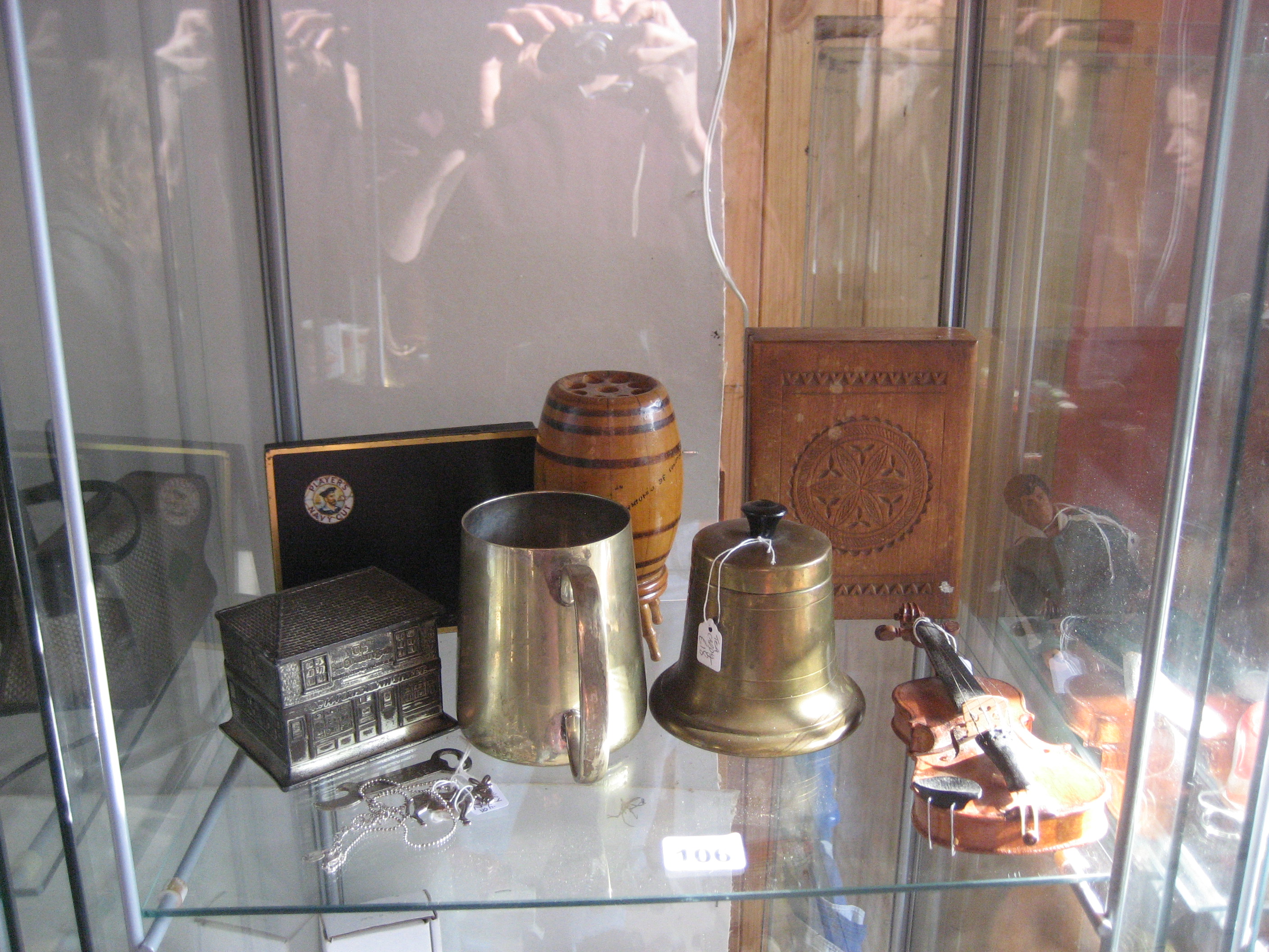 COLLECTION OF ITEMS TO INCLUDE MINIATURE VIOLIN^ BRASS TEA CADDY ETC (1 SHELF)