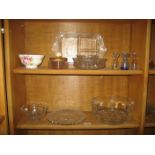 A COLLECTION OF GLASSWARE ETC (CONTENTS OF 2 SHELVES)