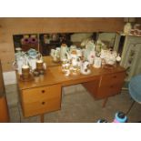 MID 20TH CENTURY DRESSING TABLE