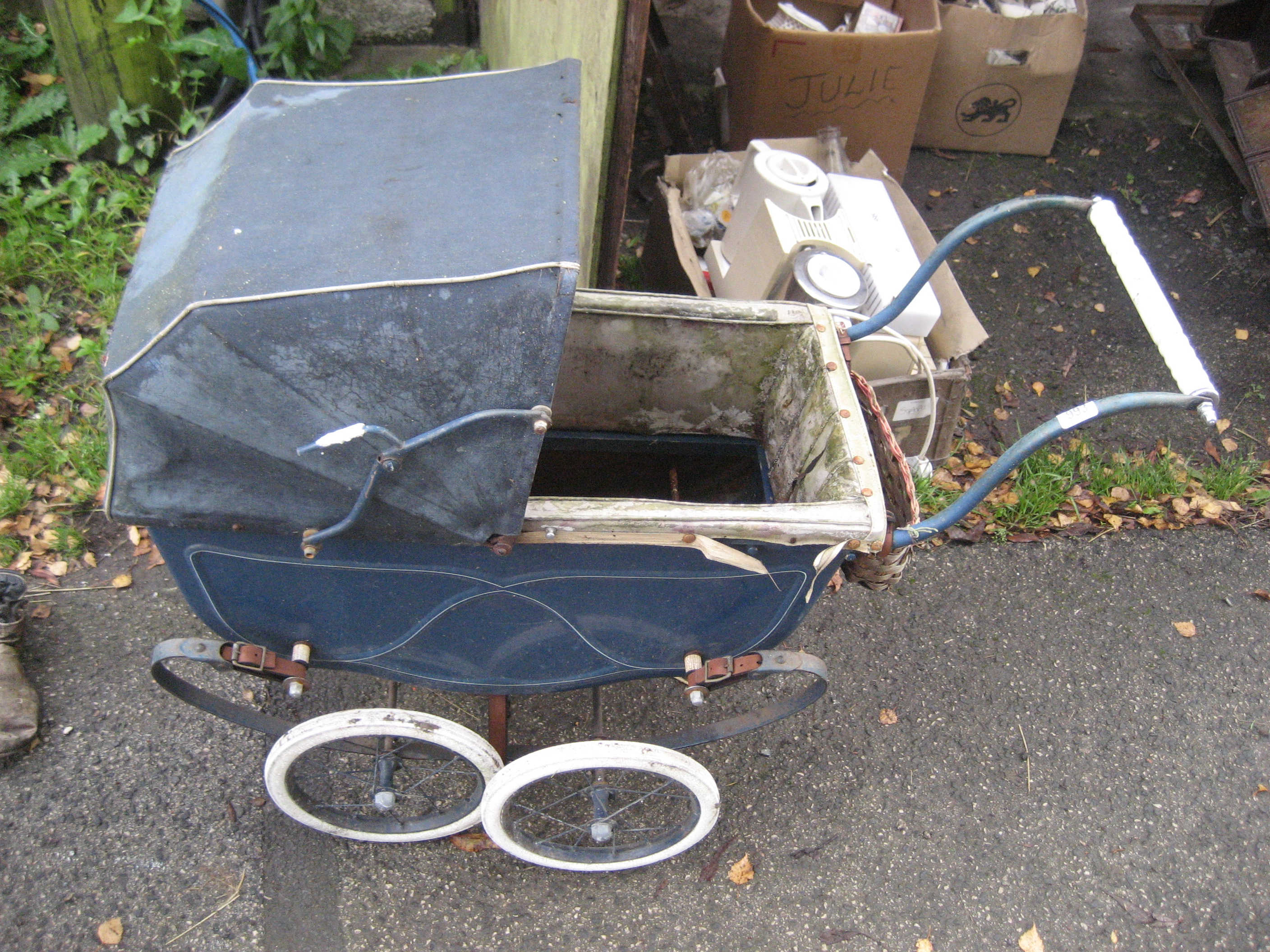 CHILDRENS TOY PRAM