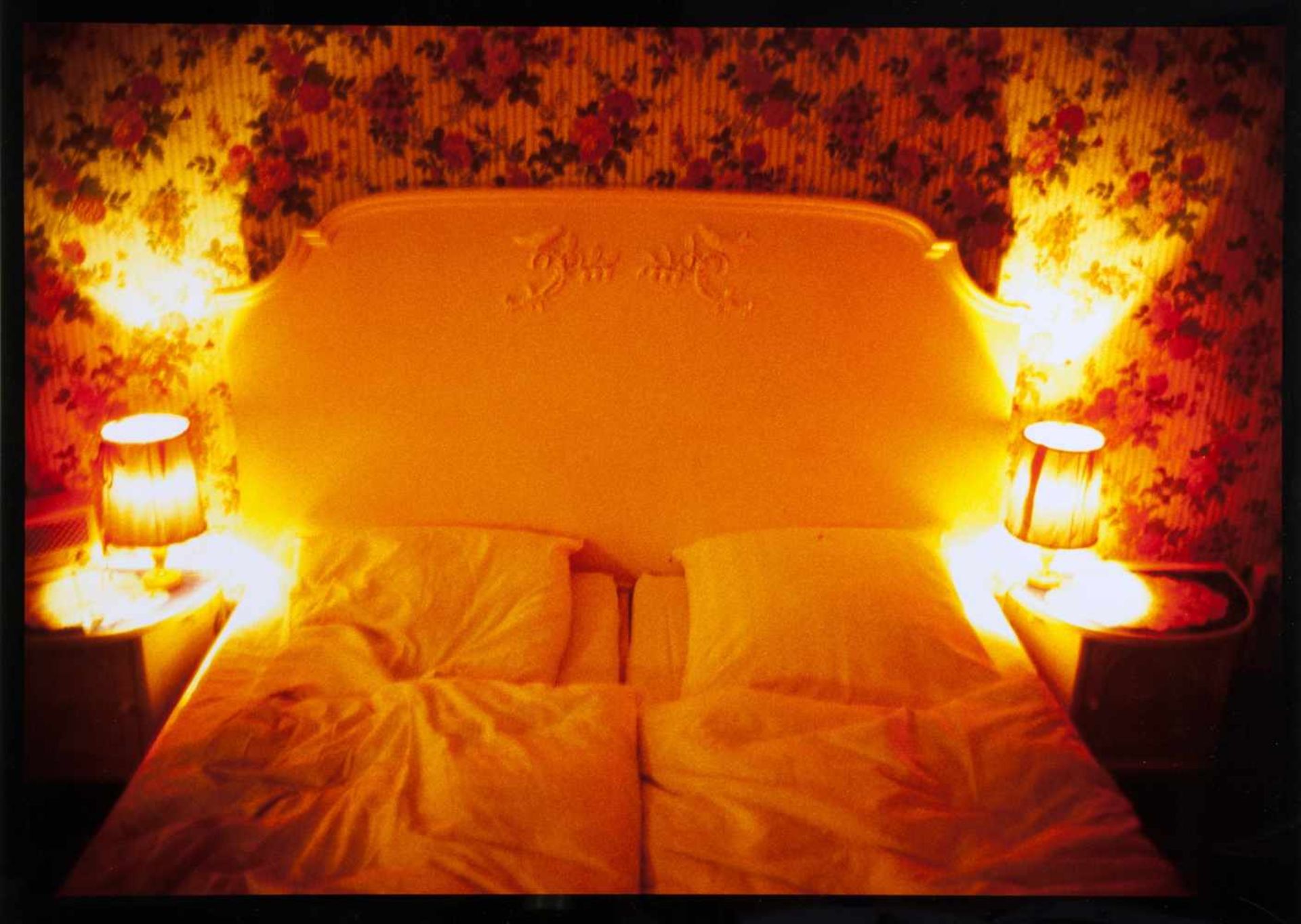 Nan Goldin. My room in halfway house, Belmont, MA. - Honeymoon suite, Nuremberger Eck, Berlin. - Bild 2 aus 2