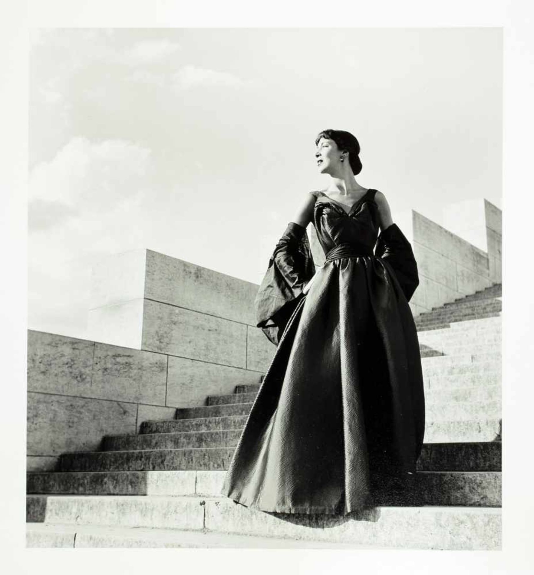 F. C. Gundlach. Sechs Modefotografien. 1954-1961/1998. 51,0 : 40,5 cm. Rückseitig signiert, betitelt - Bild 4 aus 6
