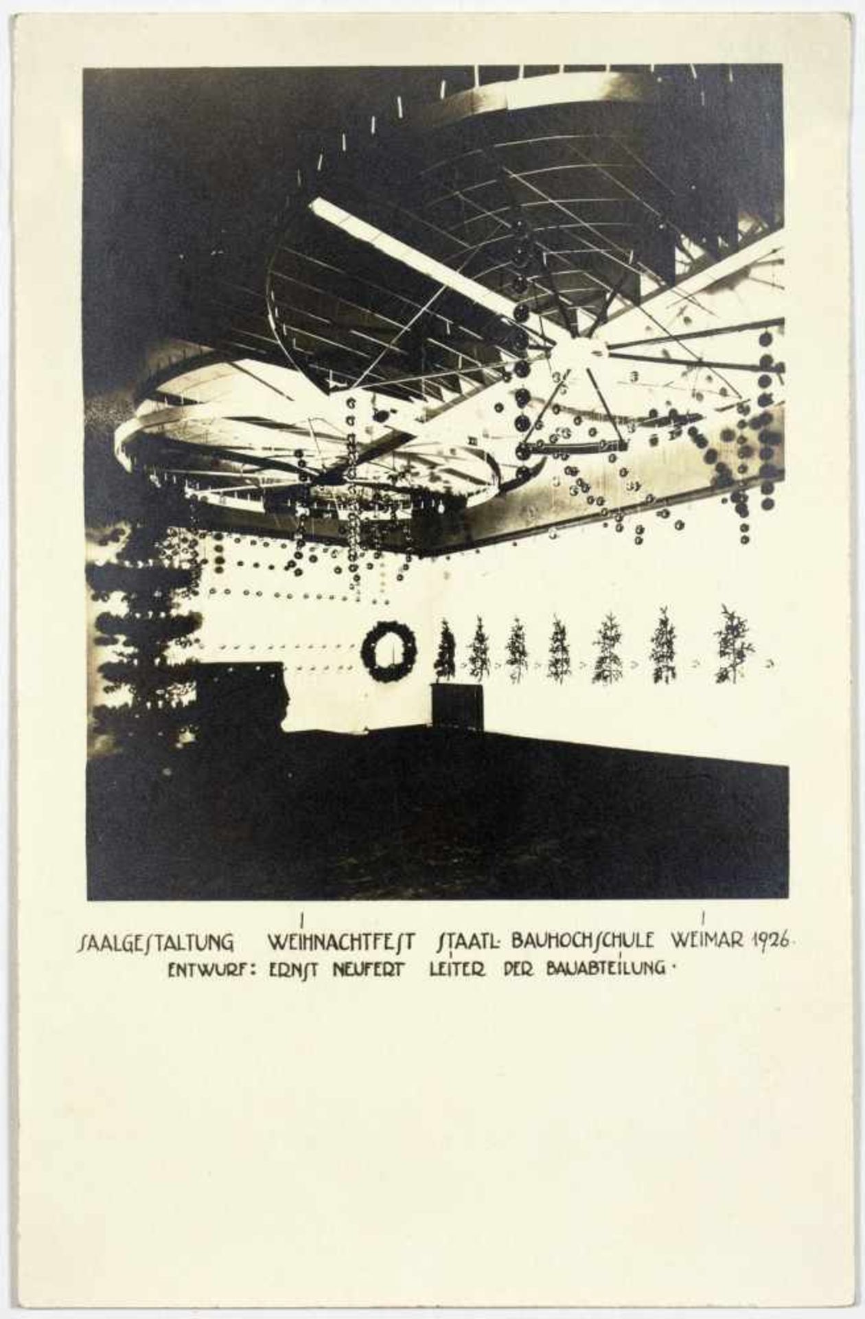 Bauhaus - Saalgestaltung Weihnachtsfest Staatl. Bauhochschule Weimar 1926. Drei Originalfotografien. - Image 2 of 3