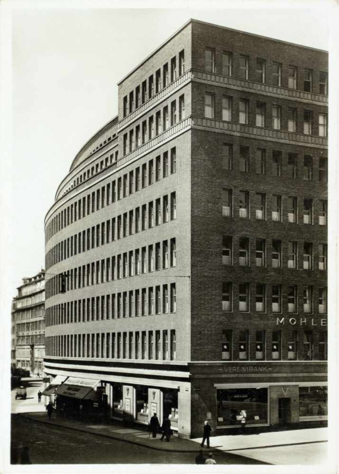 Hamburger Kontorhäuser. Sechs Fotografien (Vintages, Silbergelatine, rückseitig mit - Bild 2 aus 6