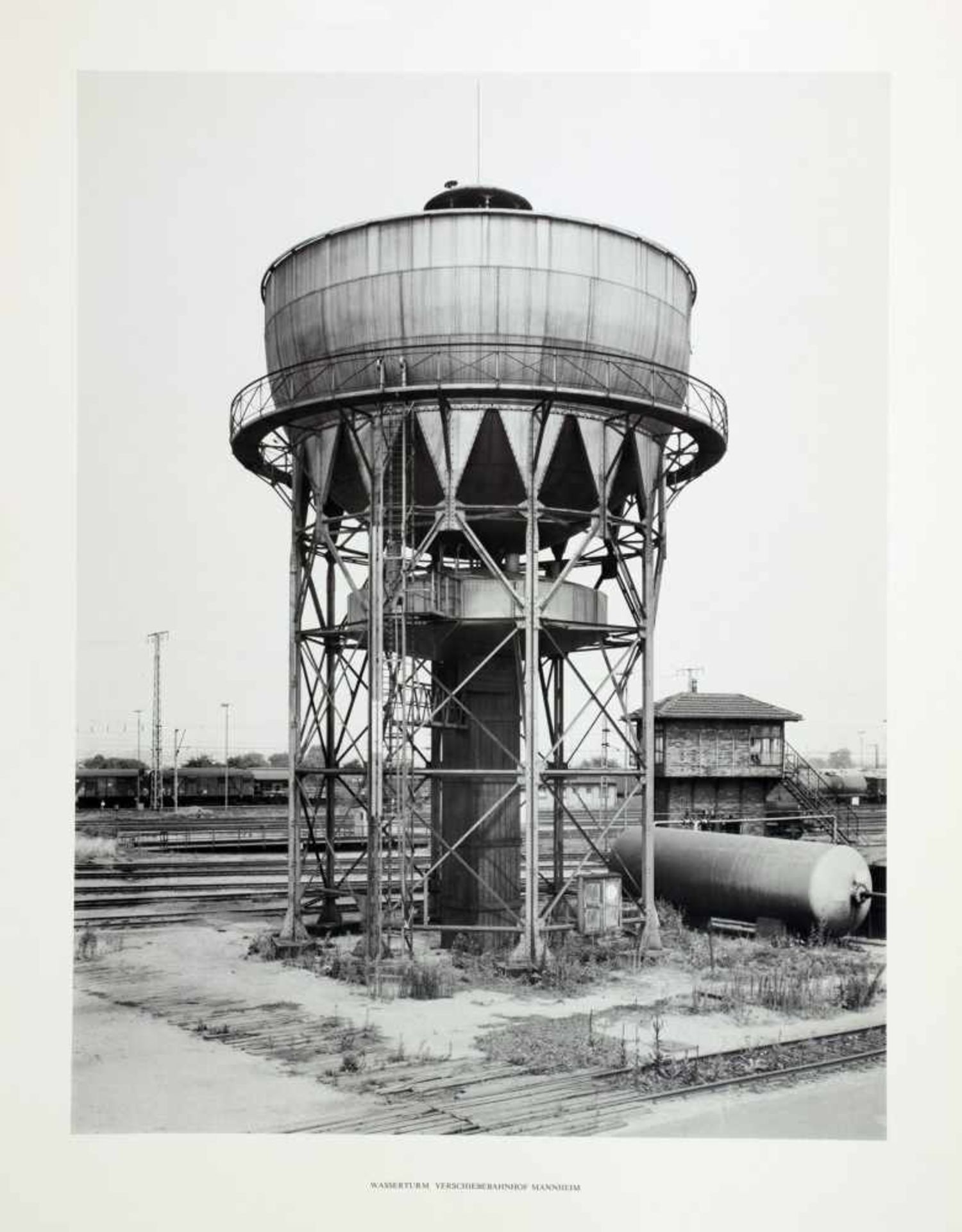 Bernhard und Hilla Becher. Wassertürme. Sechs Offsetdrucke nach Fotografien. 1976. Ca. 40 : 31 cm ( - Bild 3 aus 6