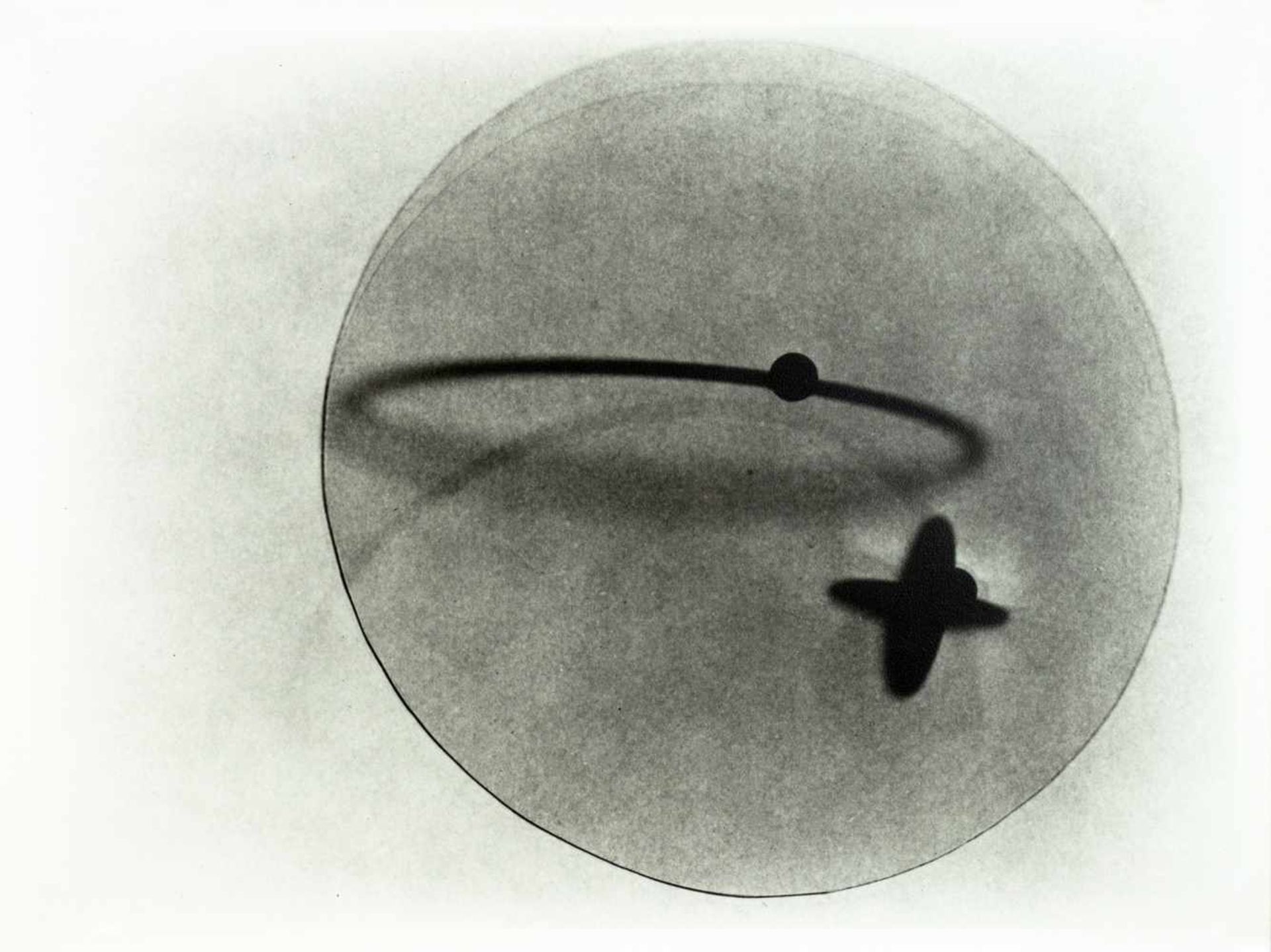 Laszlo Moholy-Nagy. Konstruktion mit Kreuz. Radierung. 1923/1995. 15,0 : 19,9 cm (28,2 : 32,2 cm). - Bild 2 aus 2