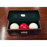 3 BILLIARD BALL IN LEATHER CASE