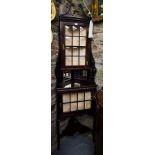 QUALITY ANTIQUE MAHOGANY CORNER CABINET WITH CONVEX GLASS