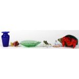 (lot of 6) Assorted glass and porcelain decorative articles, consisting of (3) Murano style glass