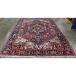 Persian Heriz carpet, 11'10" x 8'10"