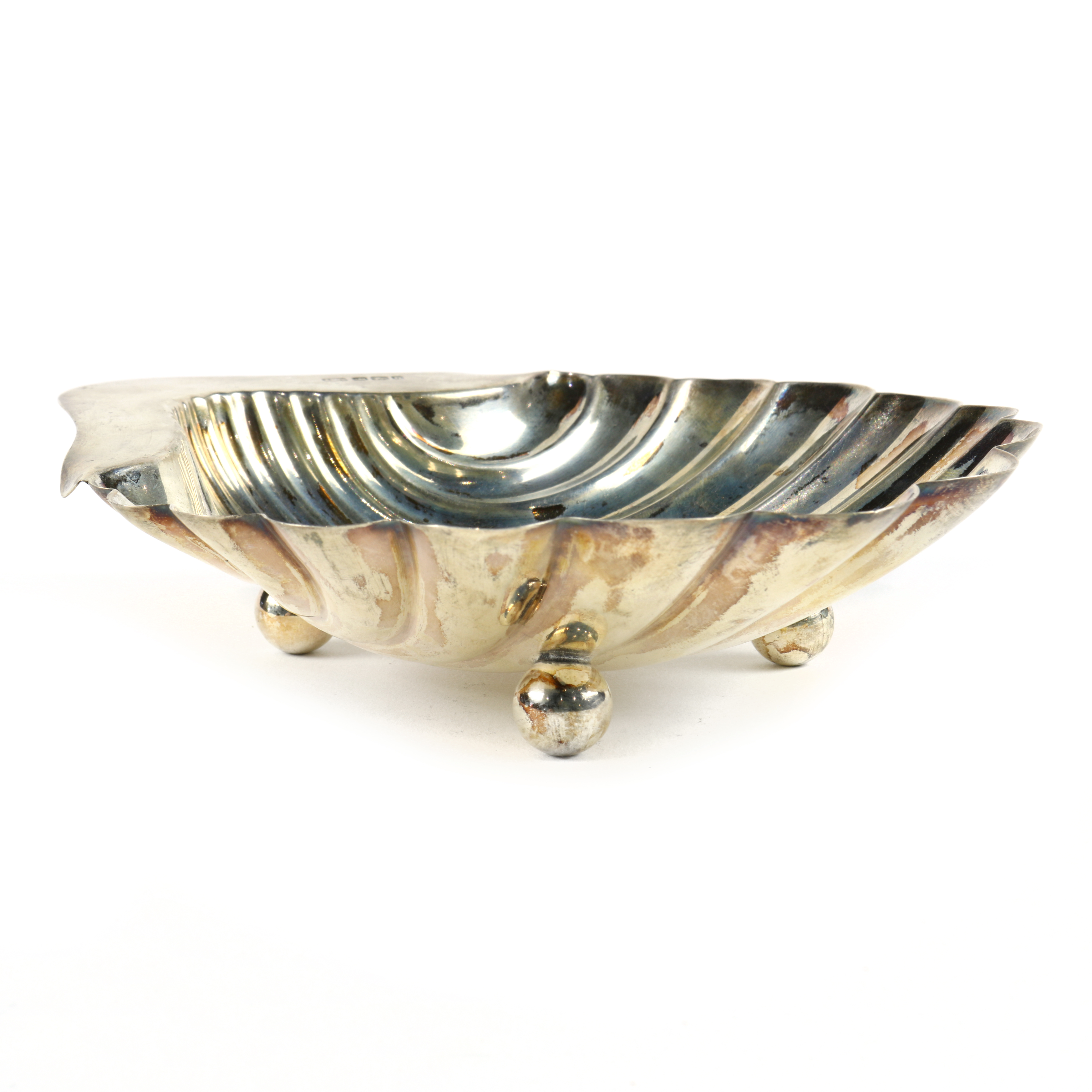 English sterling silver finger bowl, Sheffield, 1900, by Atkin Brothers, having an elegant shell - Image 2 of 3