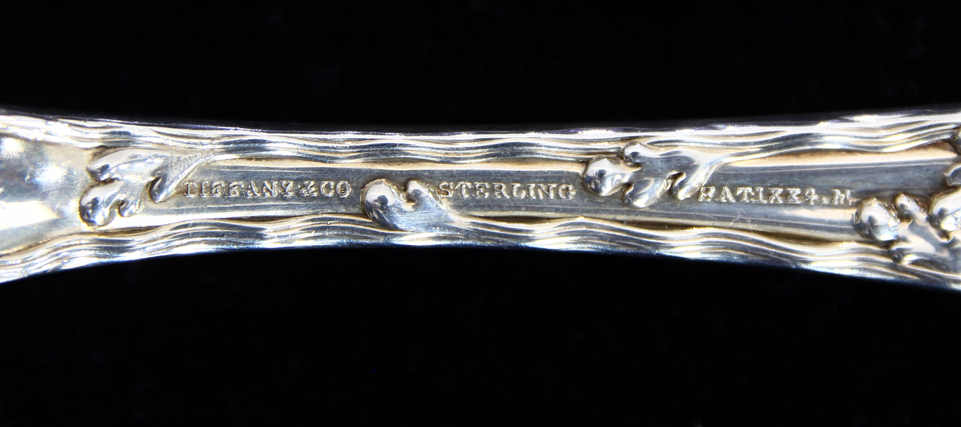 Tiffany & Co. sterling silver fish slice in the "Wave Edge" pattern, New York, 12.5"l, 5 troy oz. - Image 2 of 2