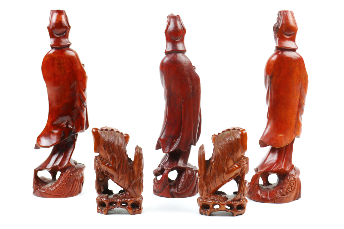 (lot of 5) Chinese wood carvings: consisting of a pair of fu-lions; together with three female - Image 2 of 3