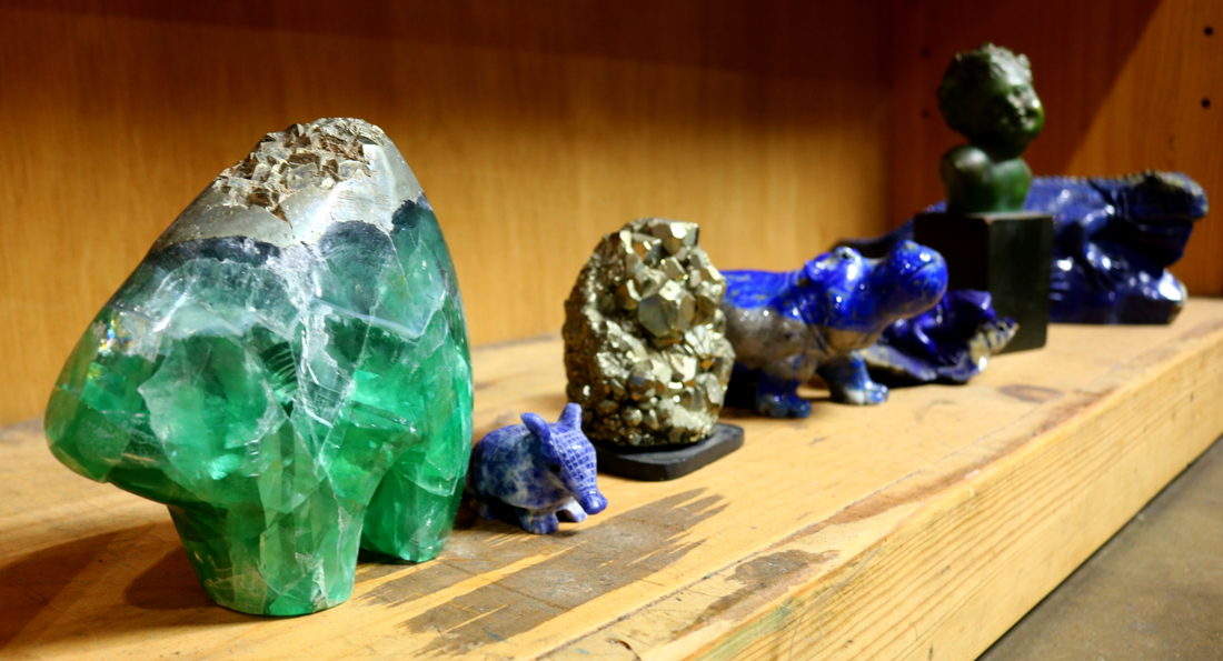 (lot of 7) Assorted hardstone carvings, examples include a hippo, (2) lizzards, both rising on a - Image 2 of 3