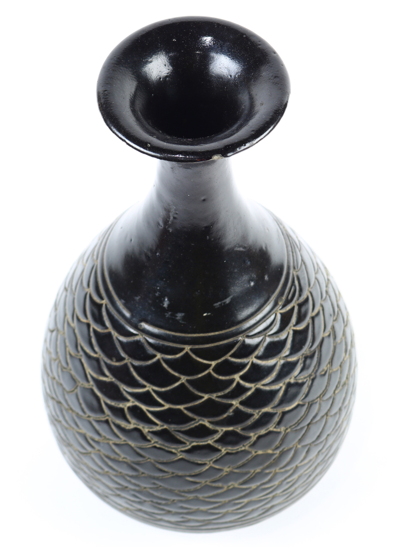 Chinese Cizhou-type bottle vase, the yuhuchunping of a dark glaze incised with fish scale pattern to - Image 3 of 4