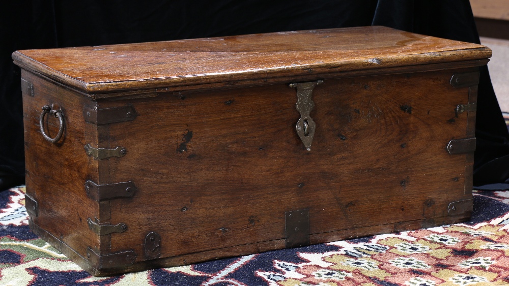 Continental oak blanket circa 1800, having a hinged top with original hardware, the sides with - Image 3 of 3