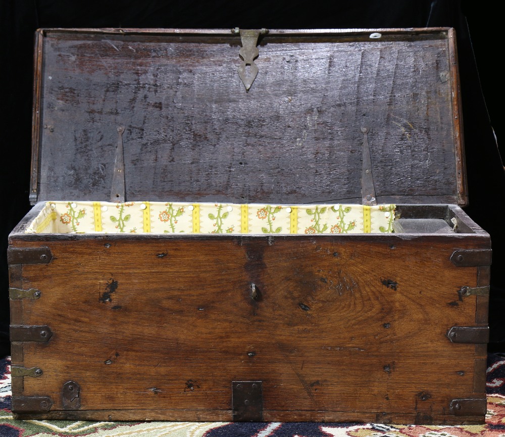 Continental oak blanket circa 1800, having a hinged top with original hardware, the sides with - Image 2 of 3