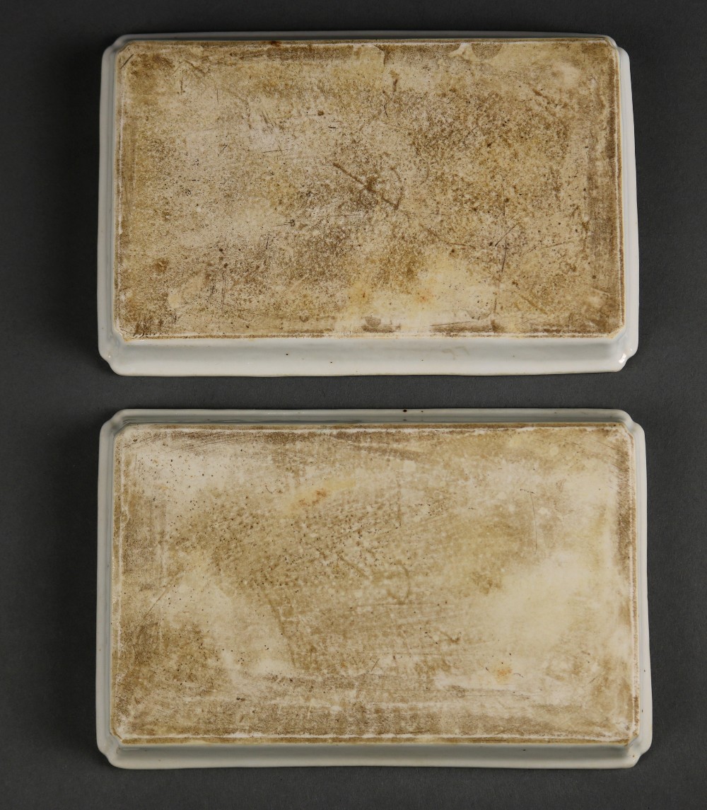 (lot of 2) Chinese porcelain trays, of rectangular form, one featuring three beauties in a garden - Image 3 of 3