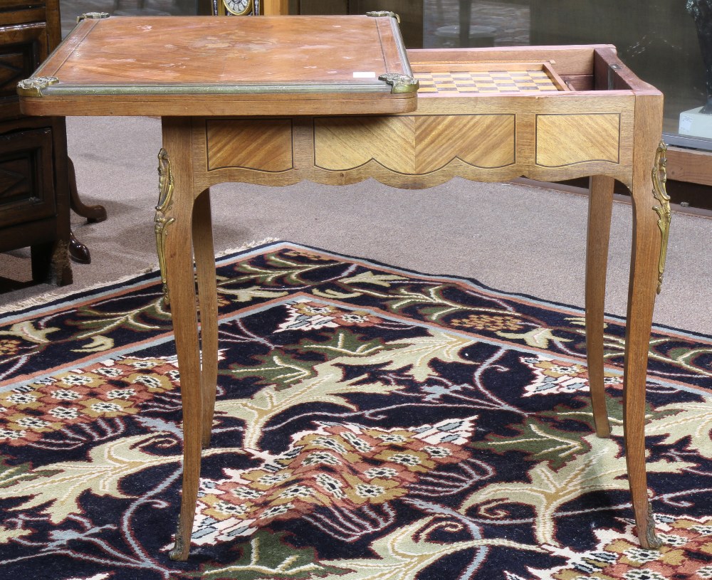 Louis XV style marquetry decorated games table, having a hinged floral decorated top opening to - Image 2 of 6