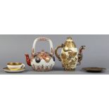 (lot of 4) Japanese Satsuma teapot, egg shaped body decorated with phoenix and chrysanthemum, handle