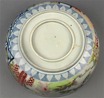 (lot of 2) Japanese Imari ware, late 19th century: a vase with flared neck above ovoid body, - Image 8 of 8