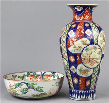 (lot of 2) Japanese Imari ware, late 19th century: a vase with flared neck above ovoid body, - Image 4 of 8
