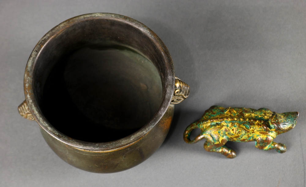 (lot of 2) Chinese bronze items: the first, a mythical beast with traces of gilt; the second, a - Image 5 of 5