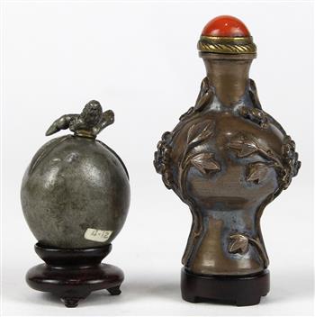 (lot of 2) Chinese metal snuff bottles, the first a peach form pewter bottle; the second, of - Image 2 of 5