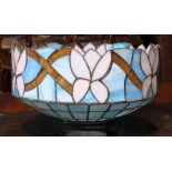 Arts and Crafts style leaded glass lamp shade, 9"h