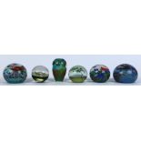(lot of 6) Lundberg Studios art glass group, consisting of (5) paperweights, three decorated with